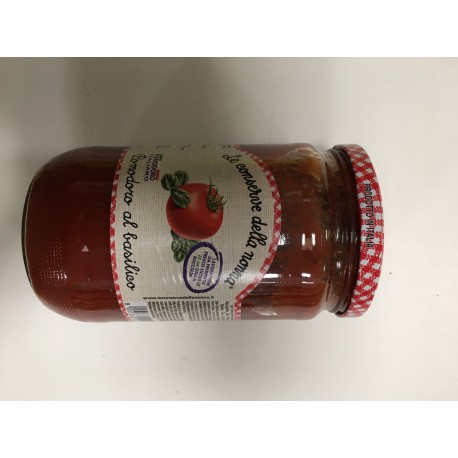 Marinata di barattoli per conserve. In casa rosso scuro sottaceti pomodori  con basilico, prezzemolo fresco, aneto, spezie d'estate all'aperto.  Alimento fermentato Foto stock - Alamy